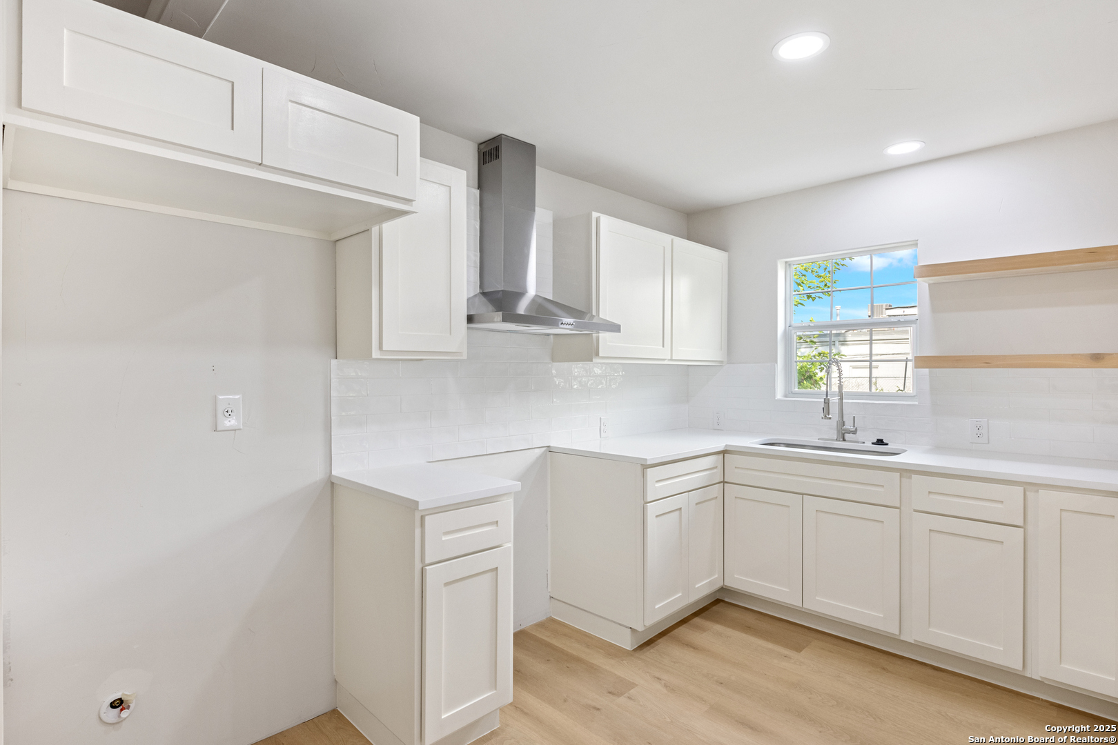 114 E Mayfield