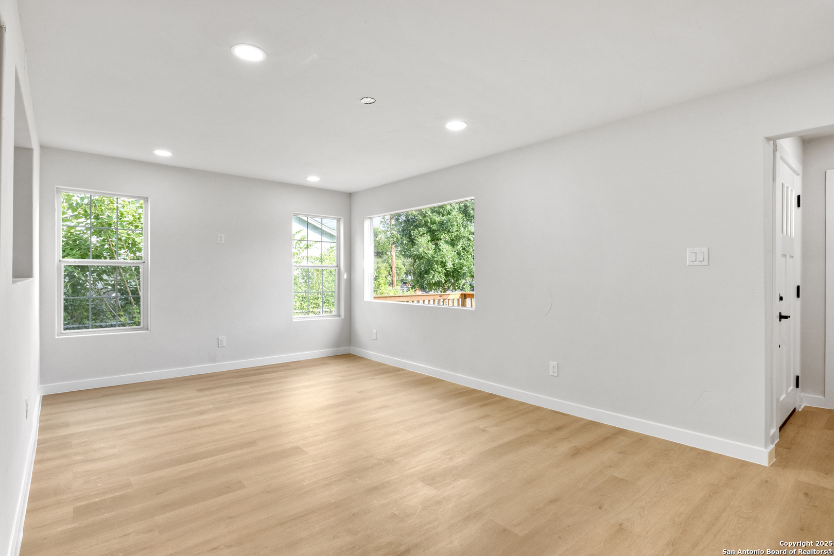 114 E Mayfield