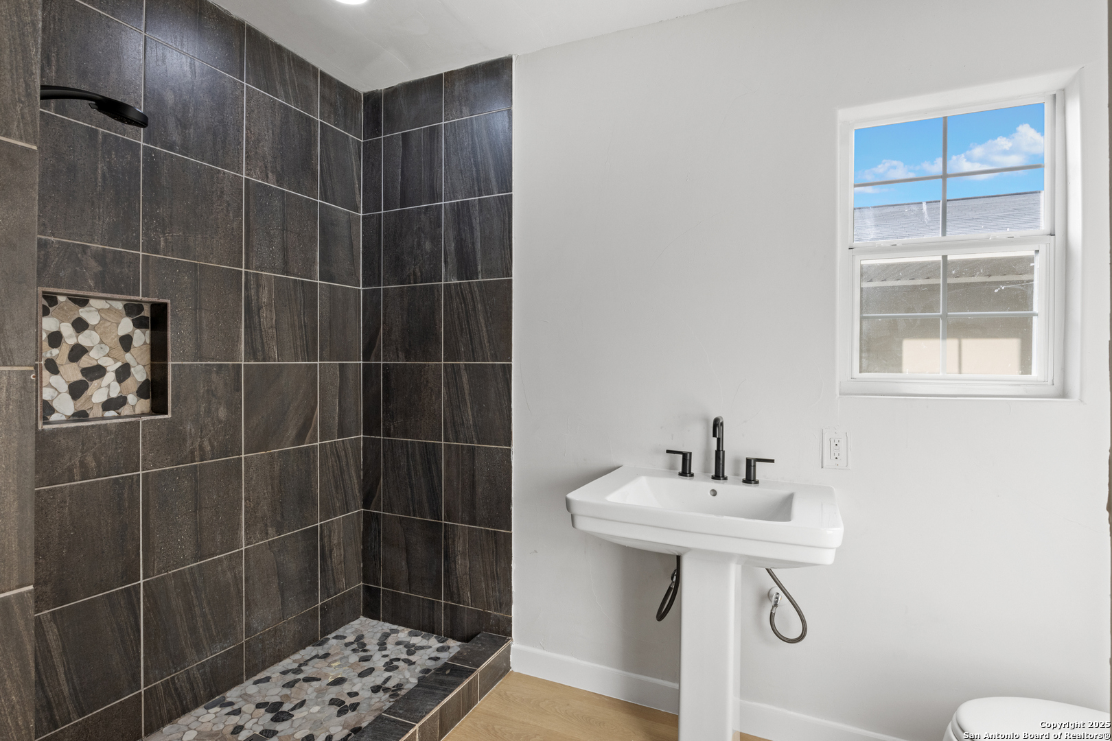 114 E Mayfield