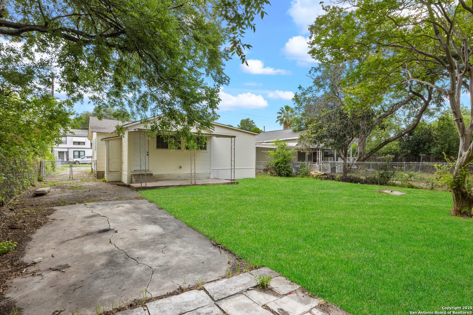 114 E Mayfield