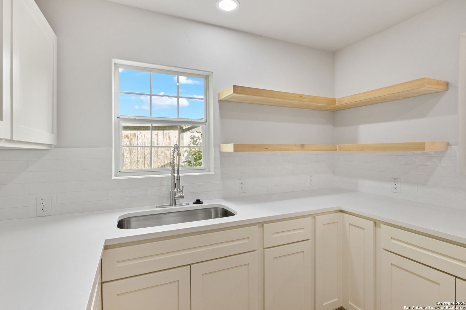 114 E Mayfield