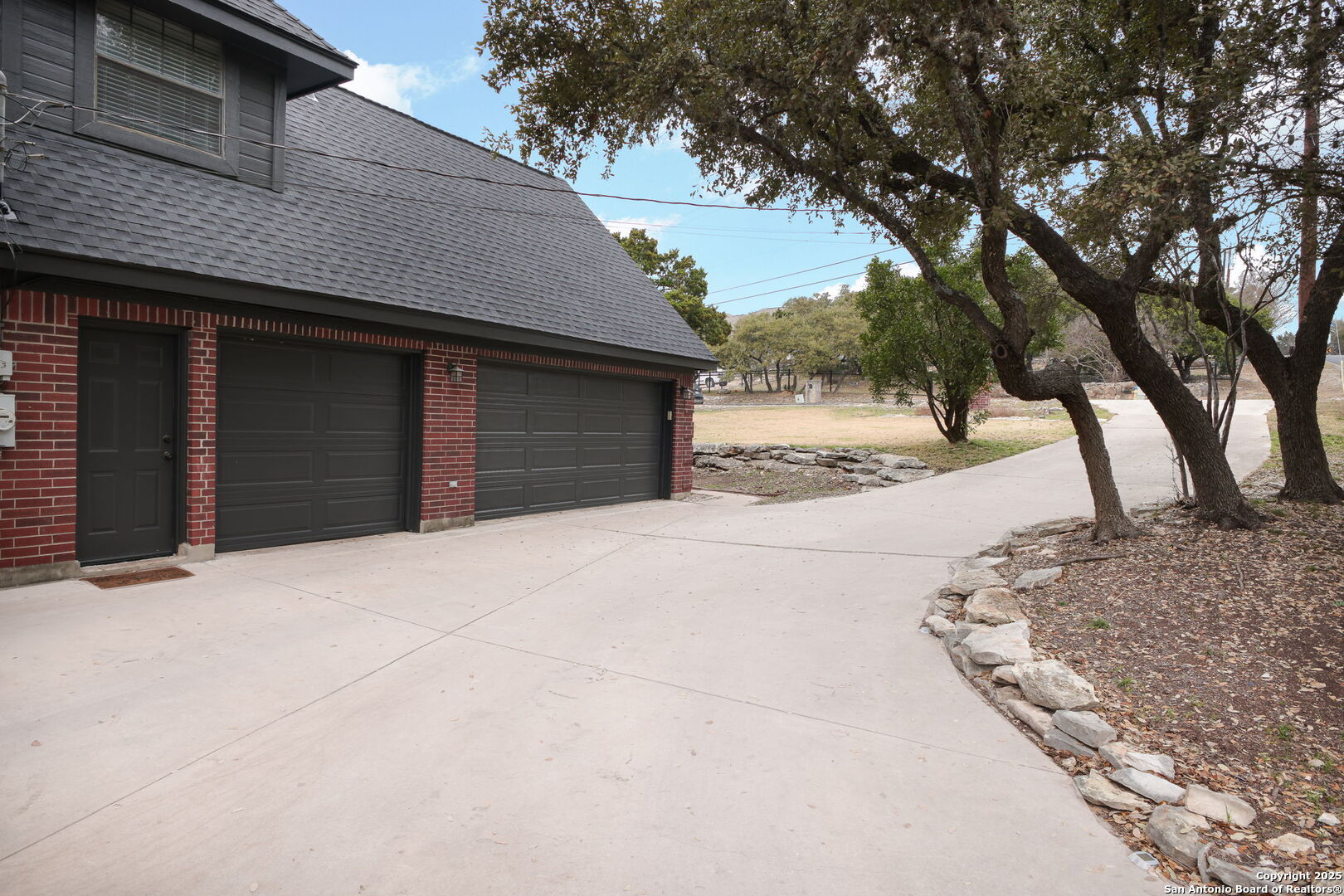 256 DEER CROSS LN