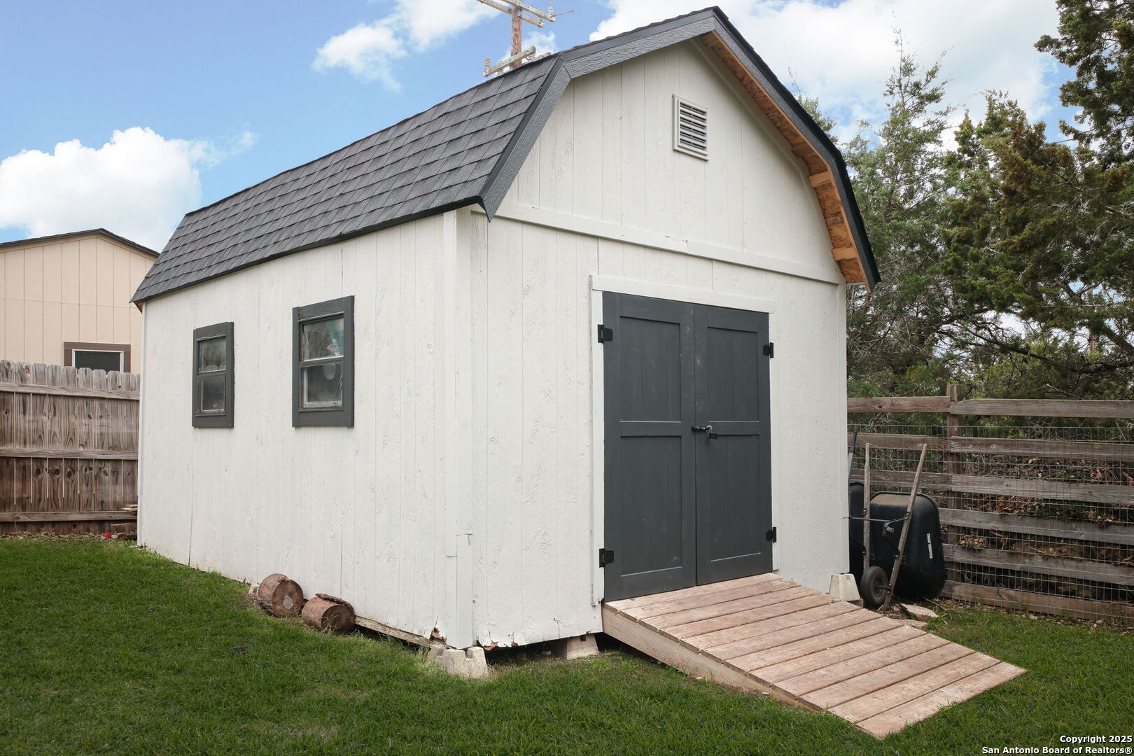 256 DEER CROSS LN