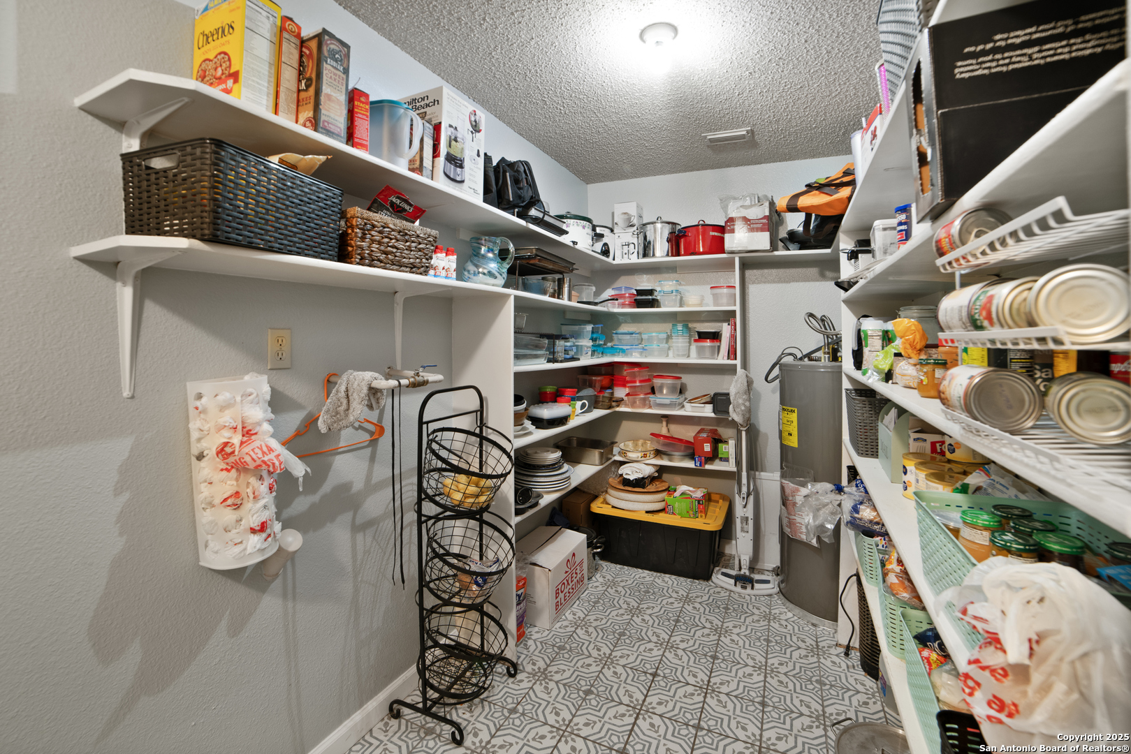 9590 Campton Farms