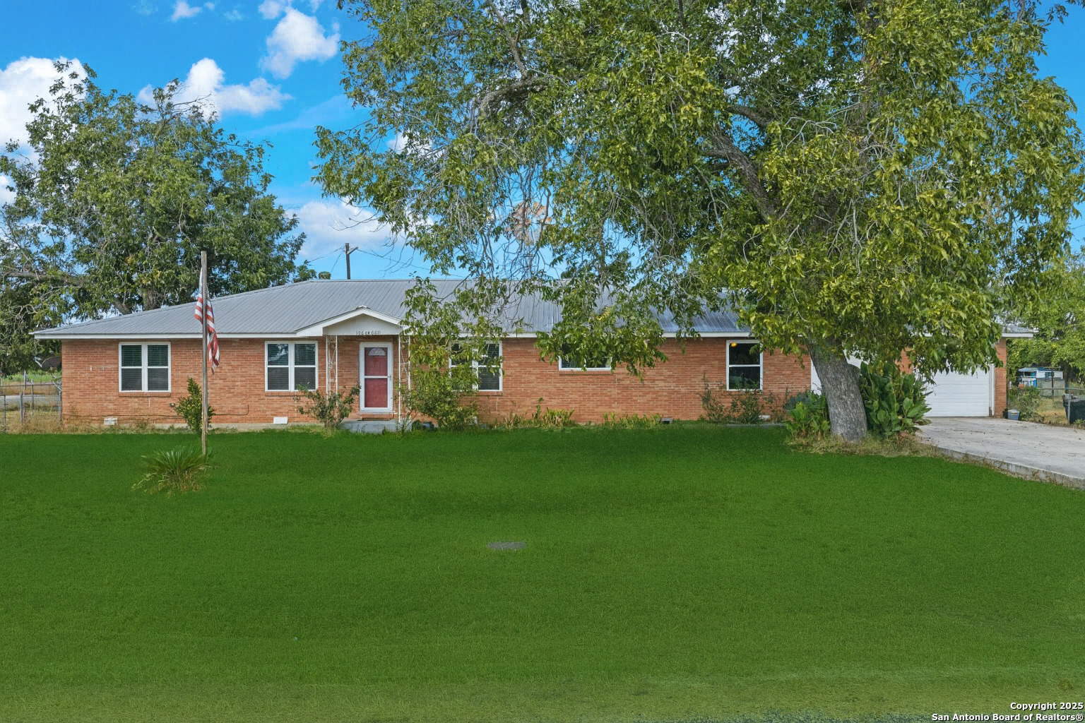 106 County Road 6611