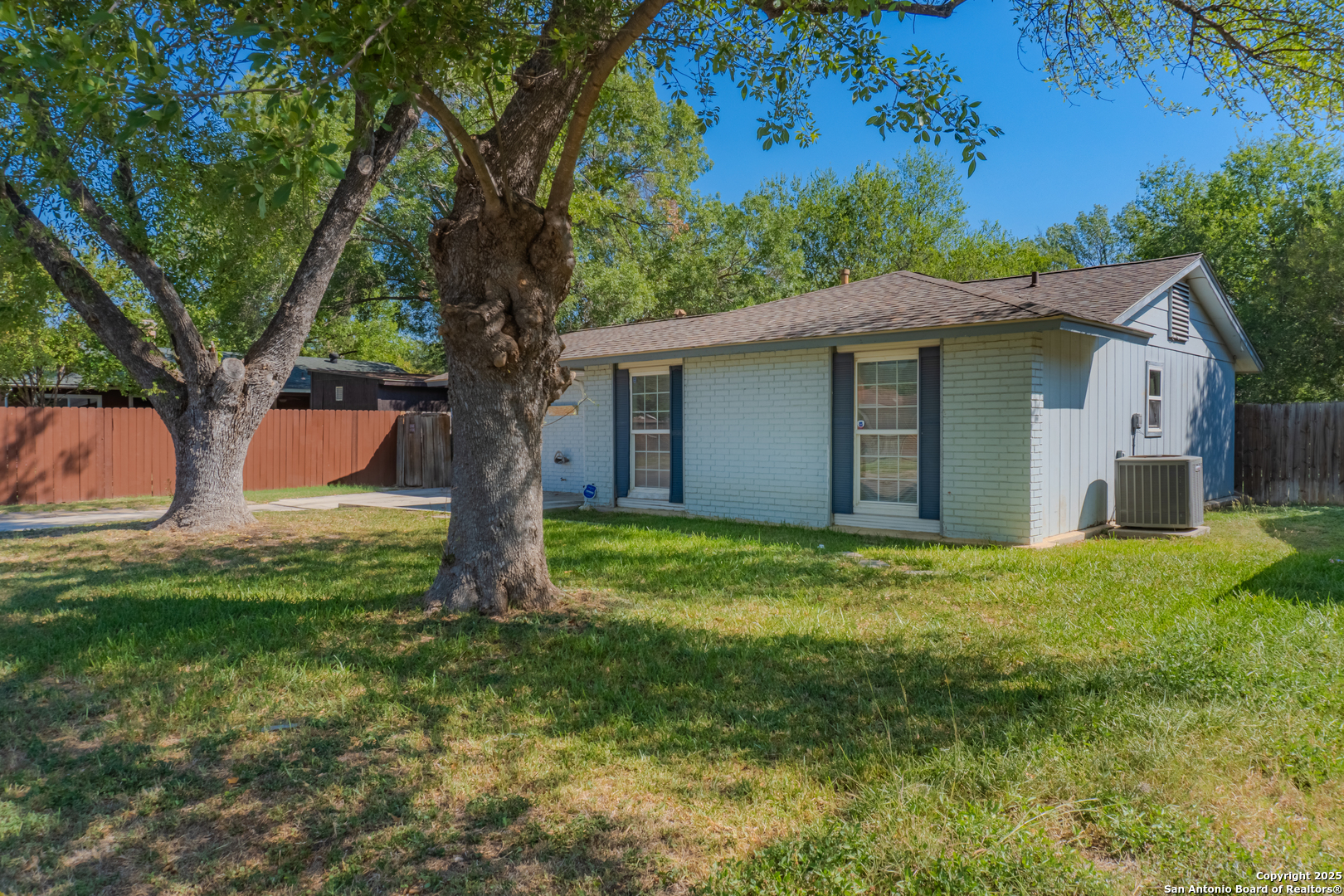 5962 Cliff Valley