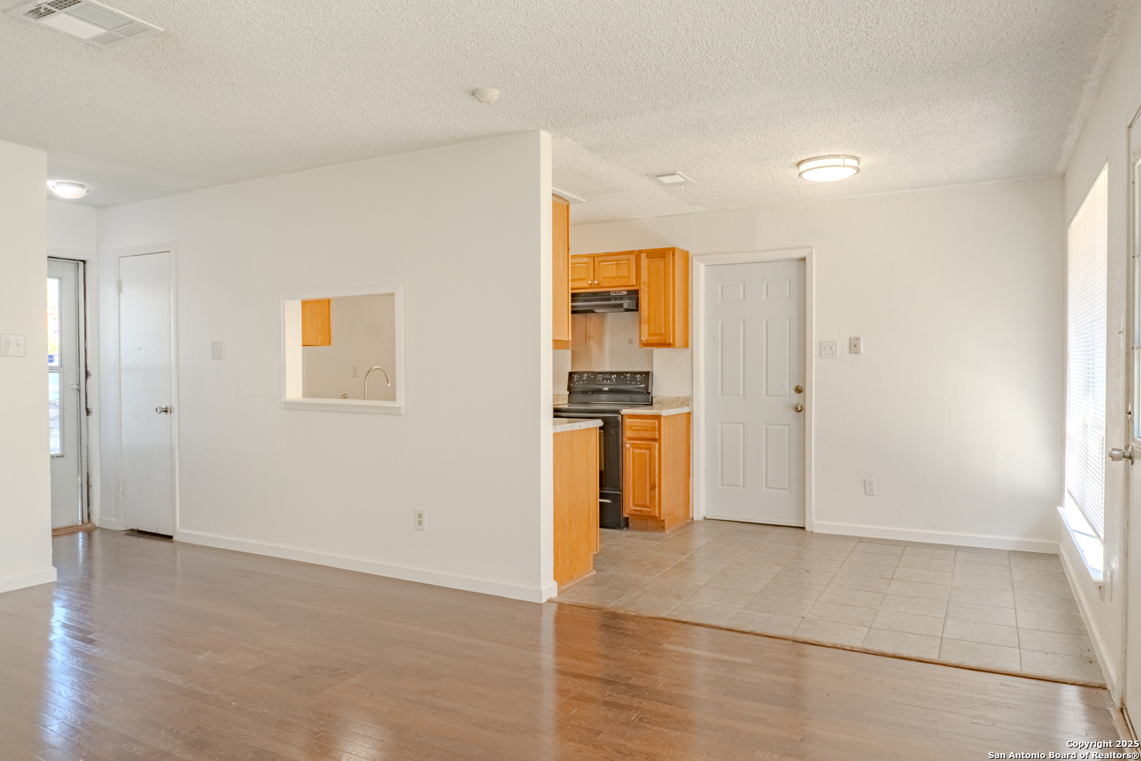 5962 Cliff Valley