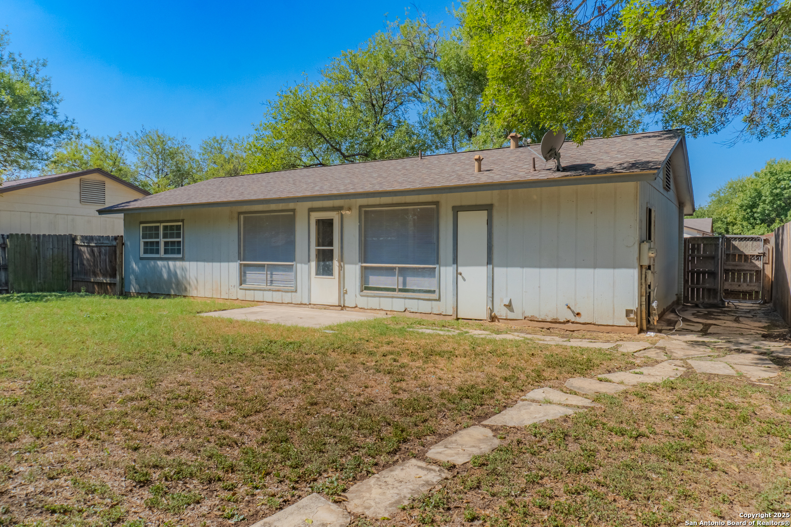 5962 Cliff Valley
