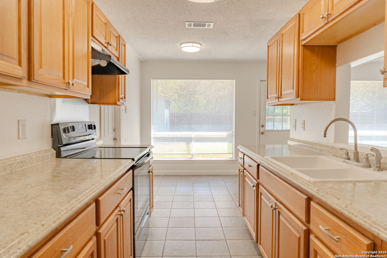 5962 Cliff Valley