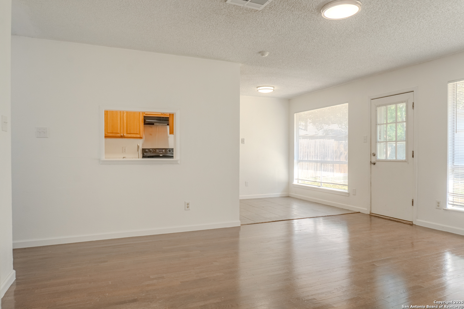 5962 Cliff Valley