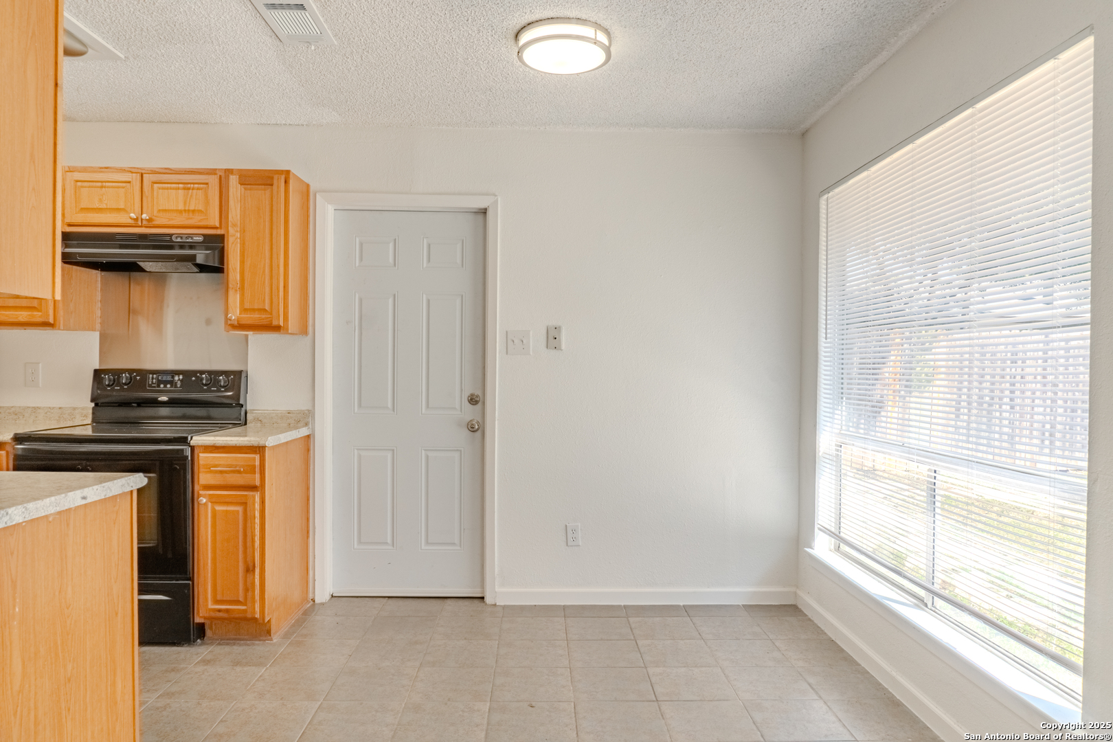 5962 Cliff Valley