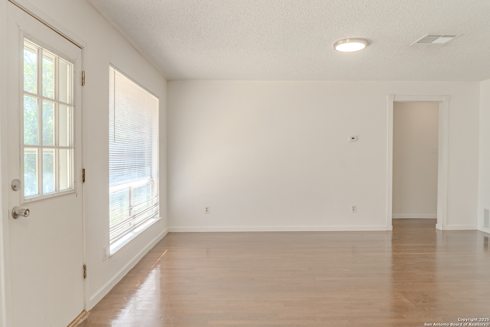 5962 Cliff Valley
