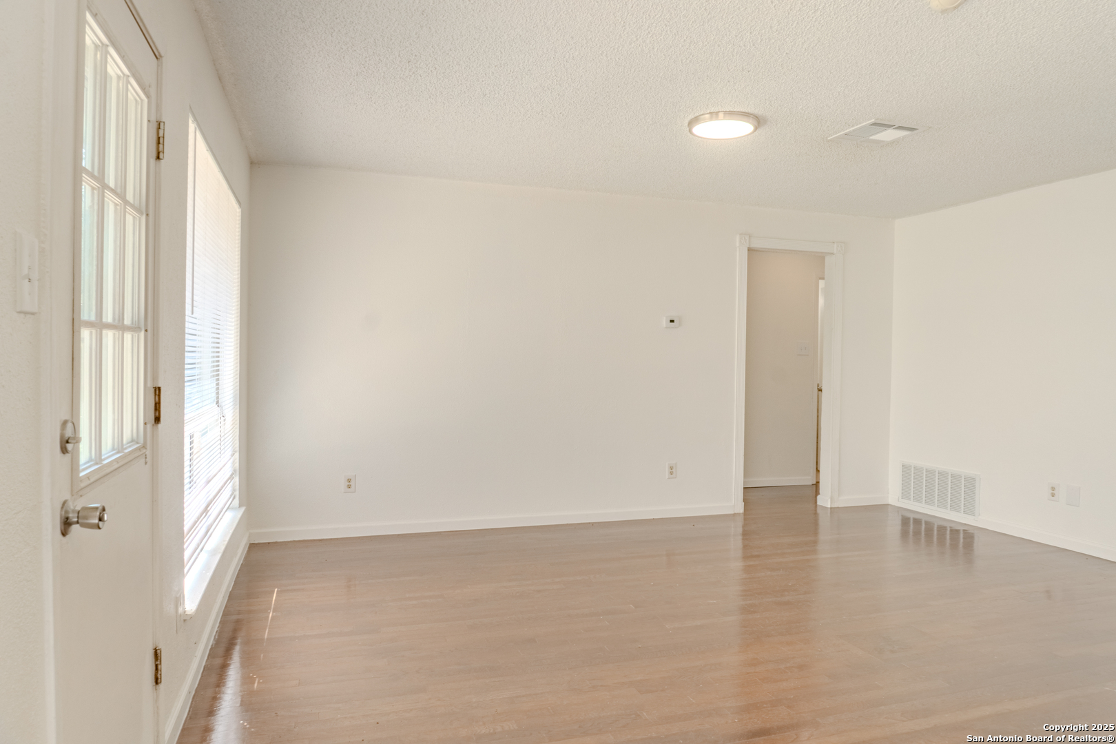 5962 Cliff Valley