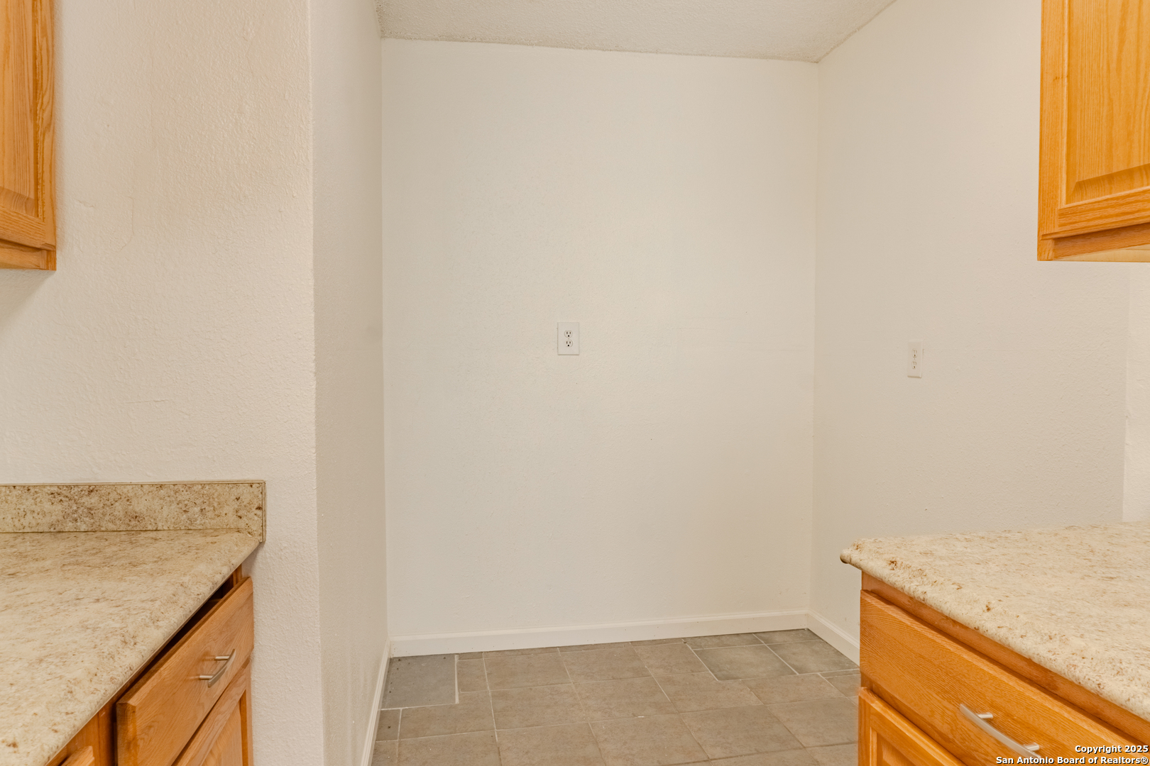 5962 Cliff Valley