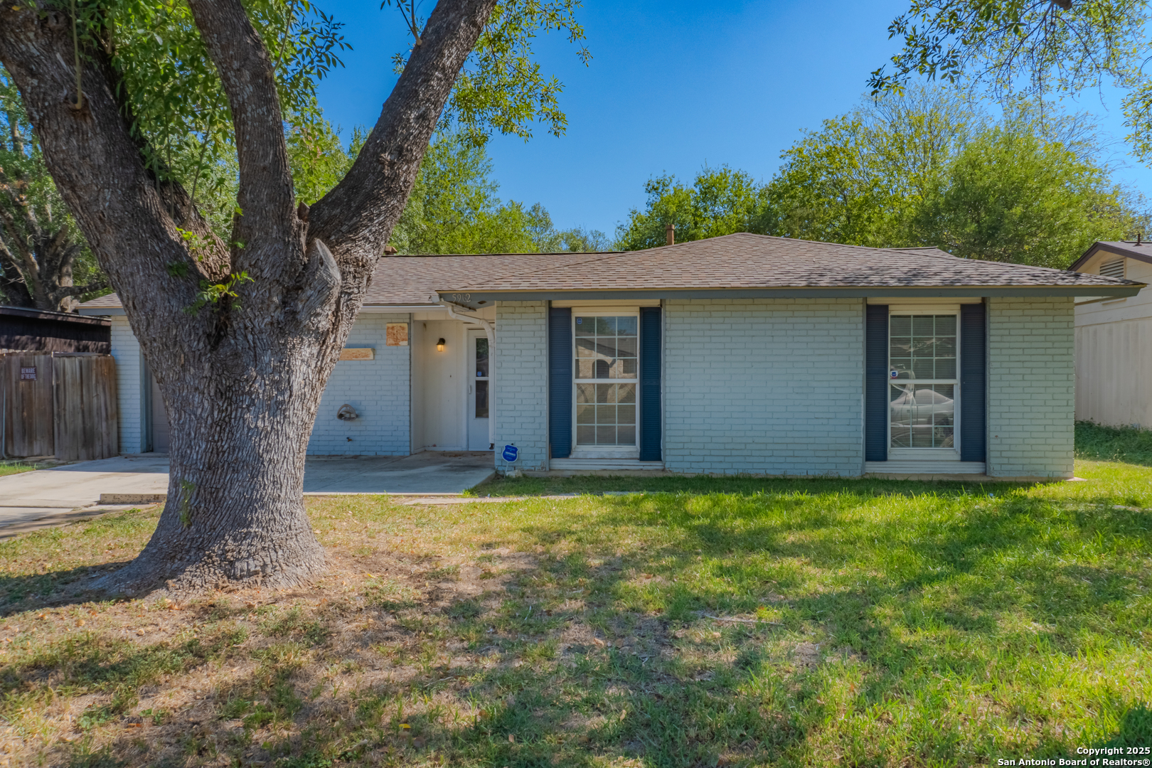 5962 Cliff Valley