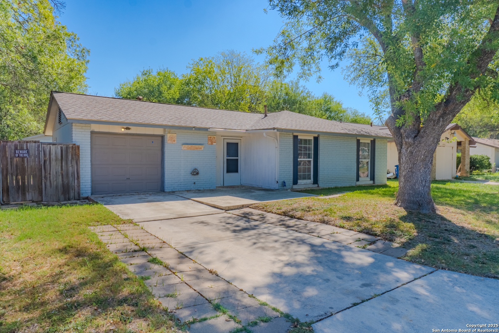 5962 Cliff Valley