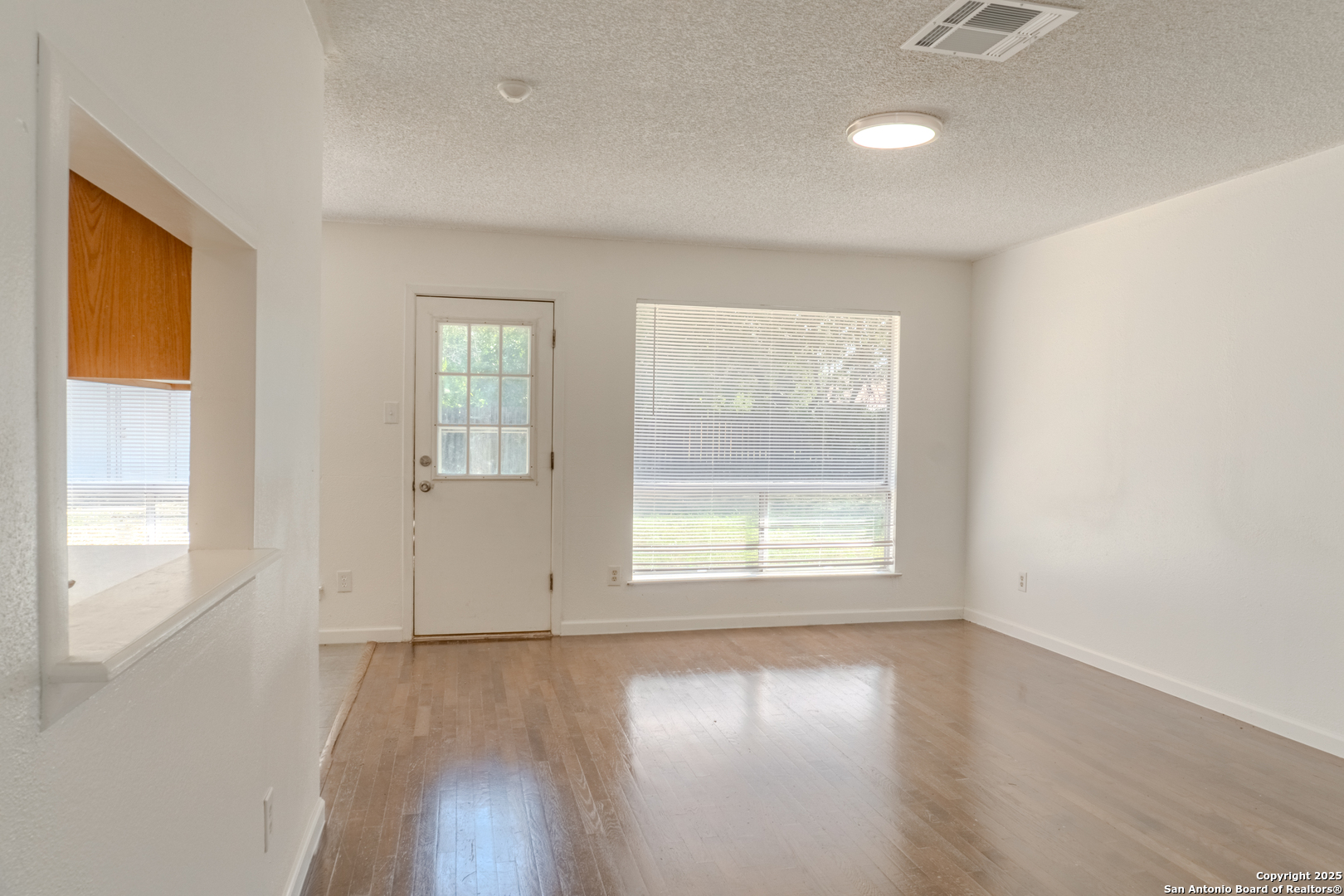 5962 Cliff Valley