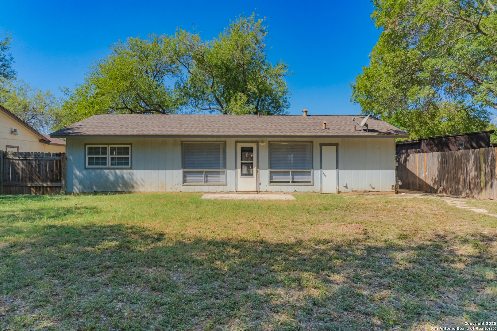 5962 Cliff Valley