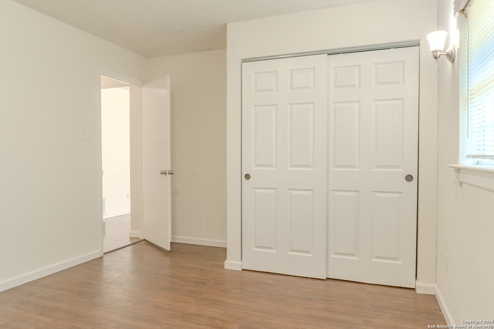 5962 Cliff Valley