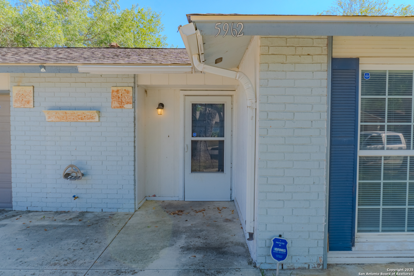 5962 Cliff Valley