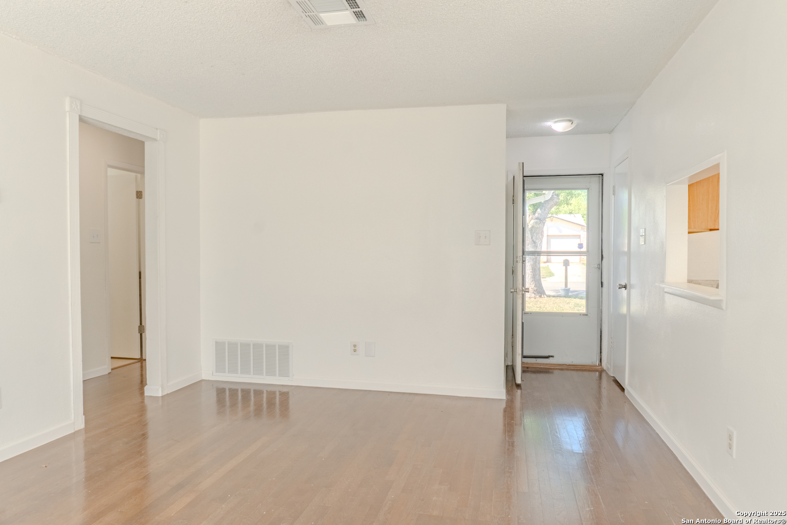 5962 Cliff Valley