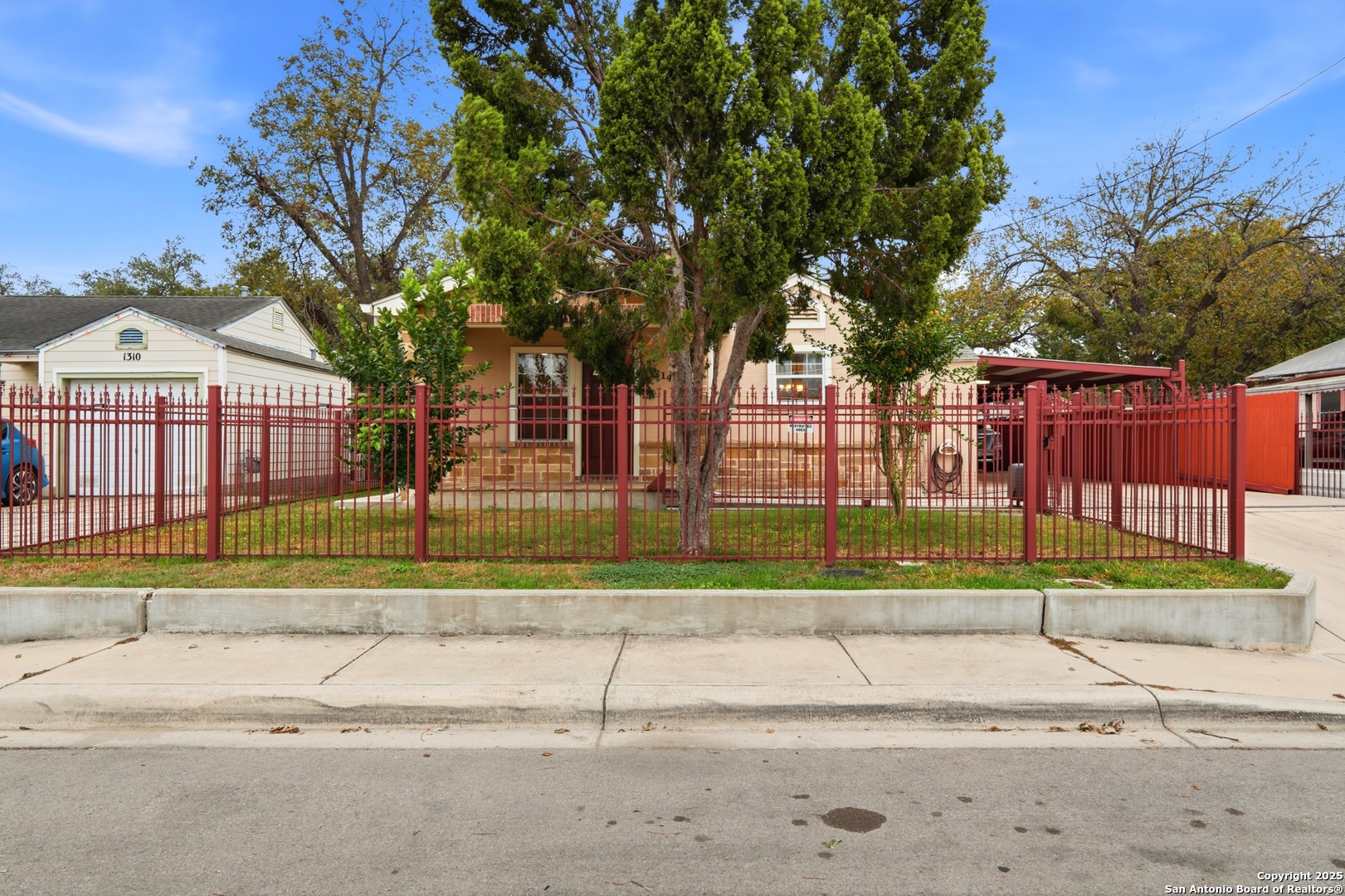 1314 W Theo Ave