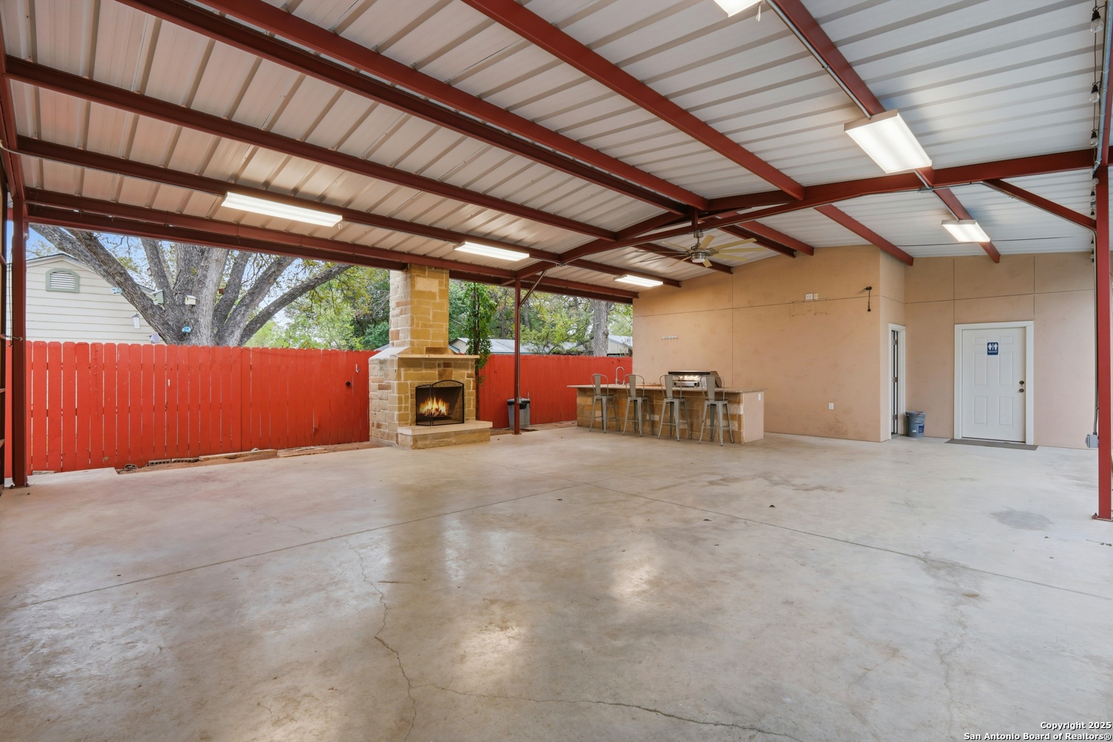 1314 W Theo Ave