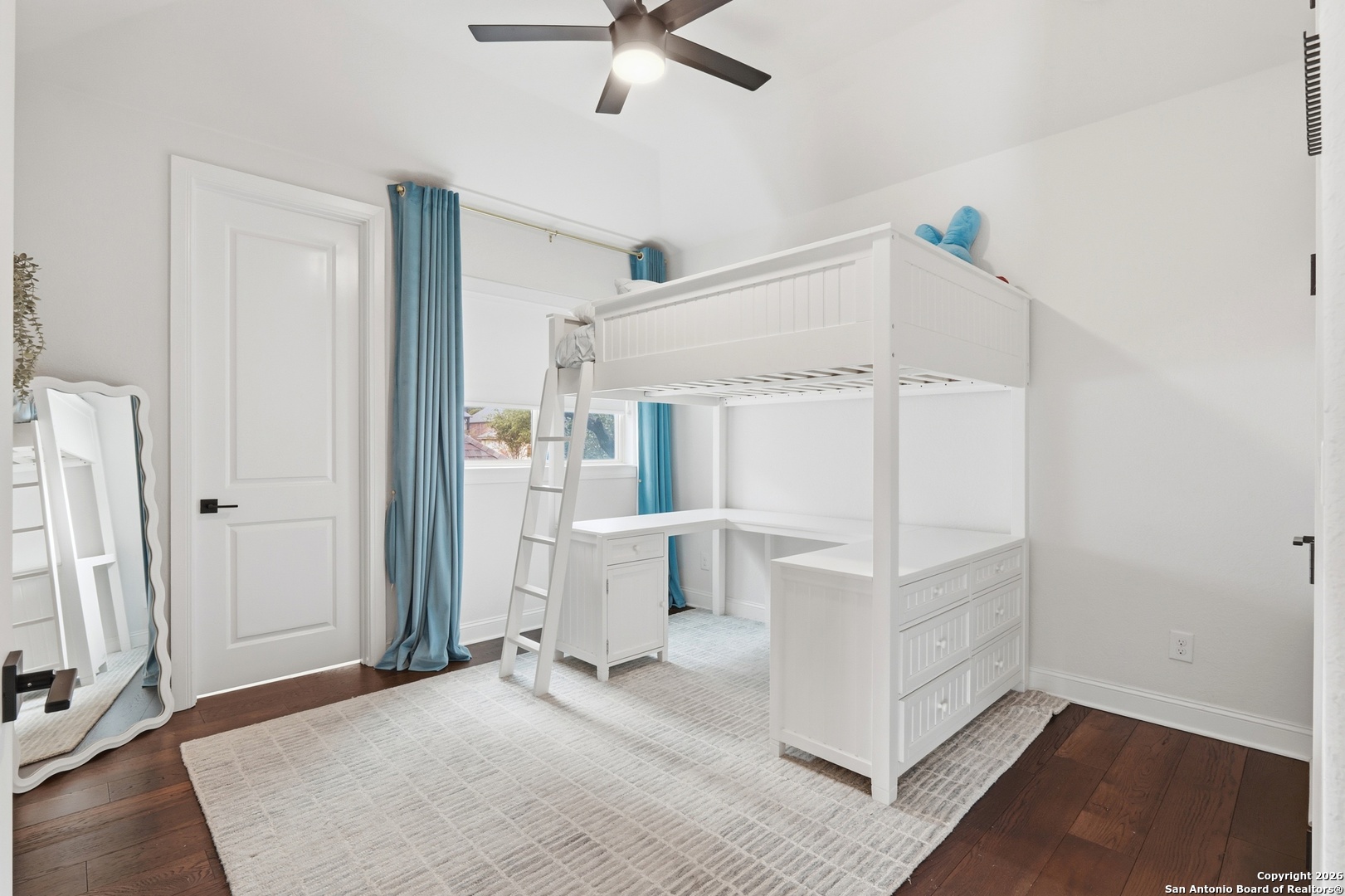 3707 Watch Hill
