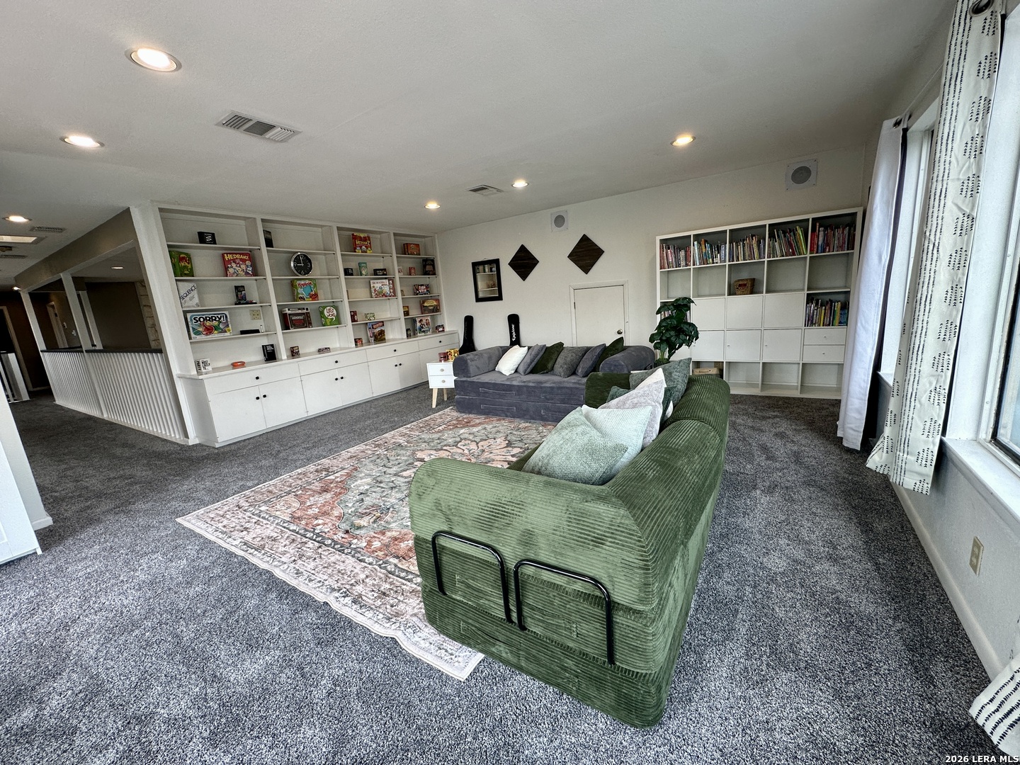 201 COUNTRY WOOD DR