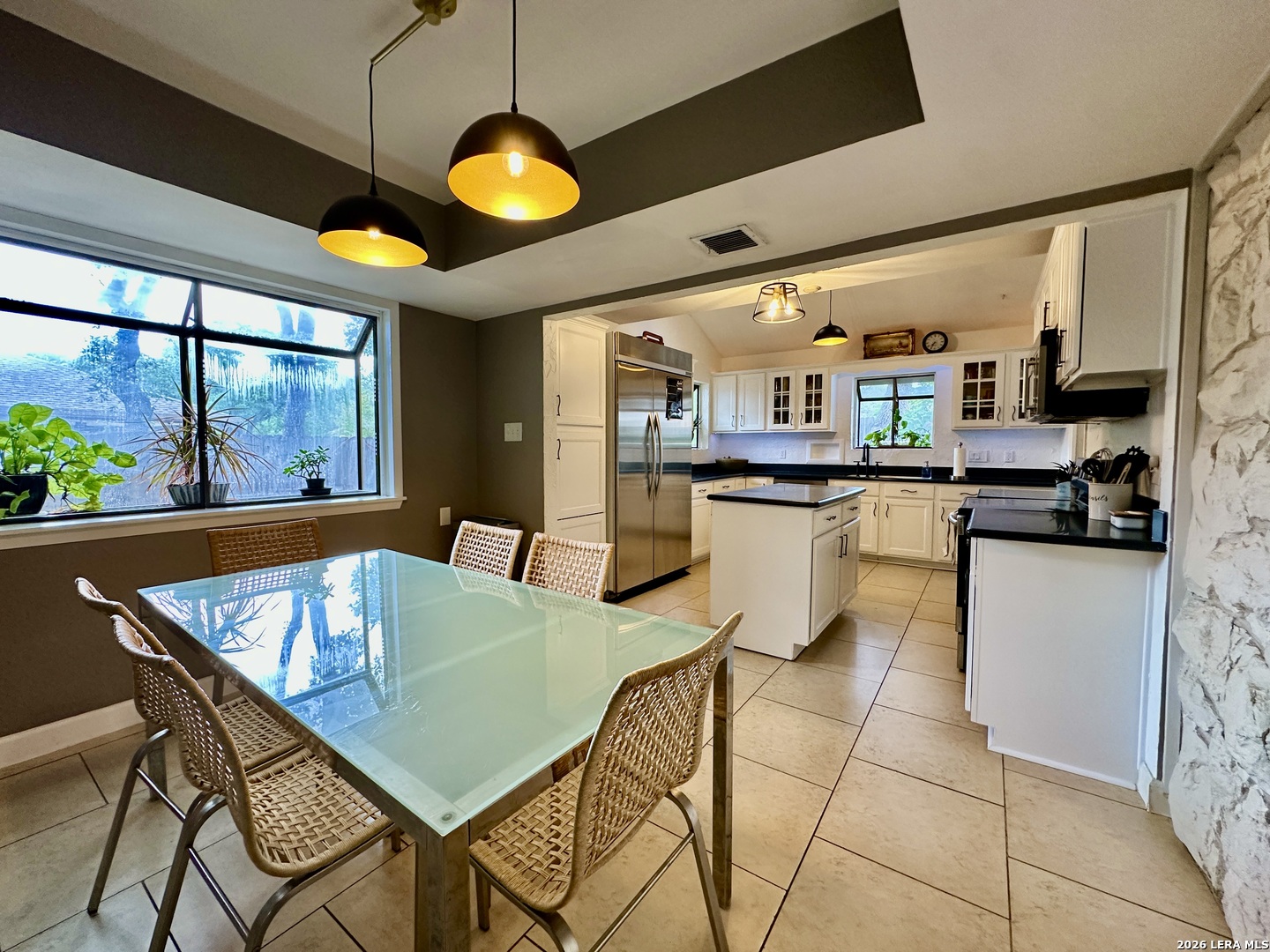 201 COUNTRY WOOD DR