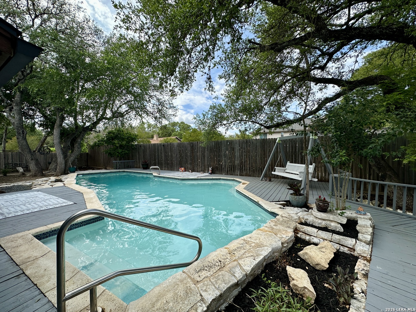 201 COUNTRY WOOD DR