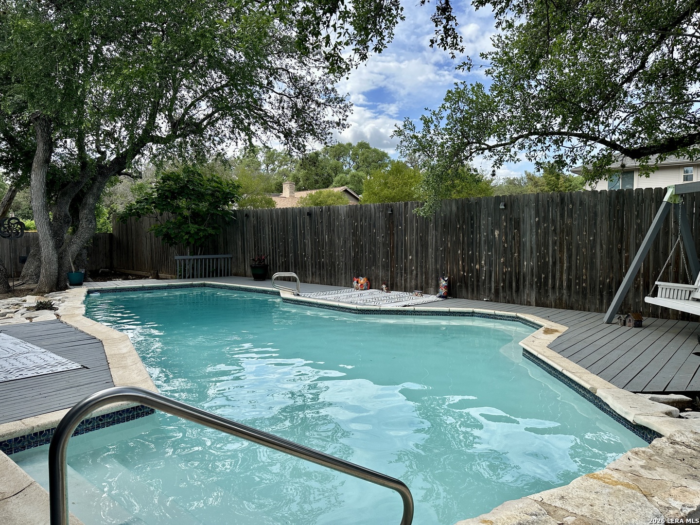 201 COUNTRY WOOD DR