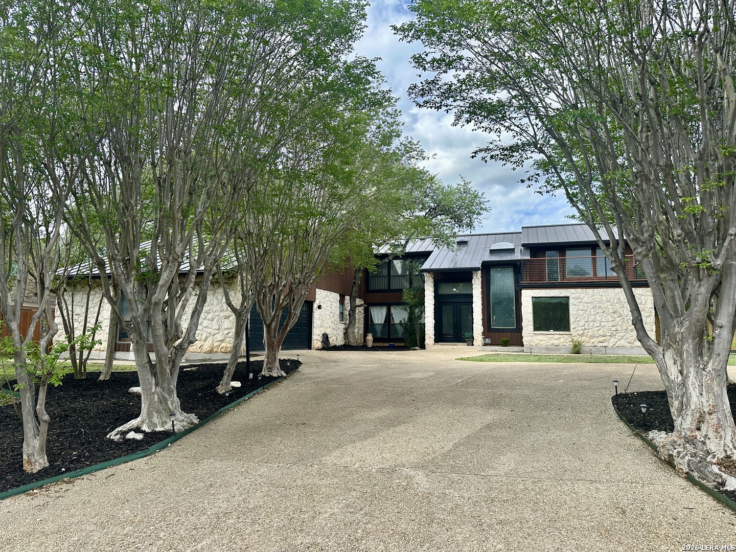 201 COUNTRY WOOD DR