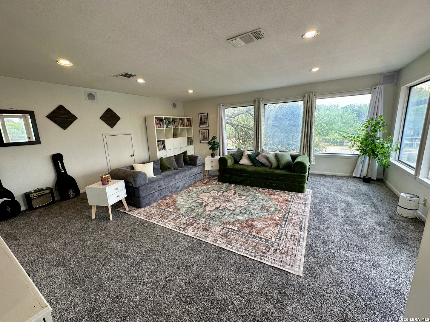 201 COUNTRY WOOD DR