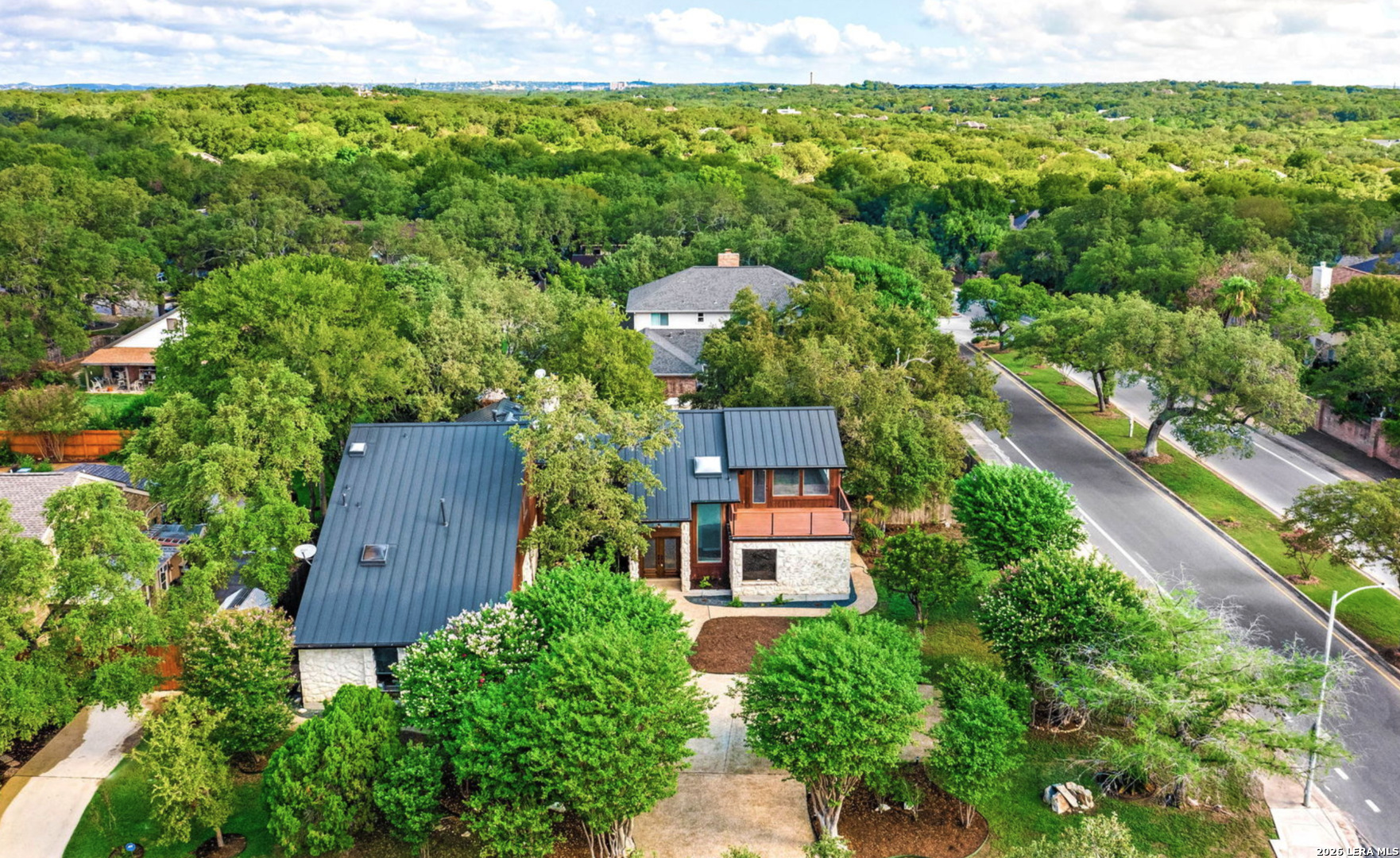 201 COUNTRY WOOD DR