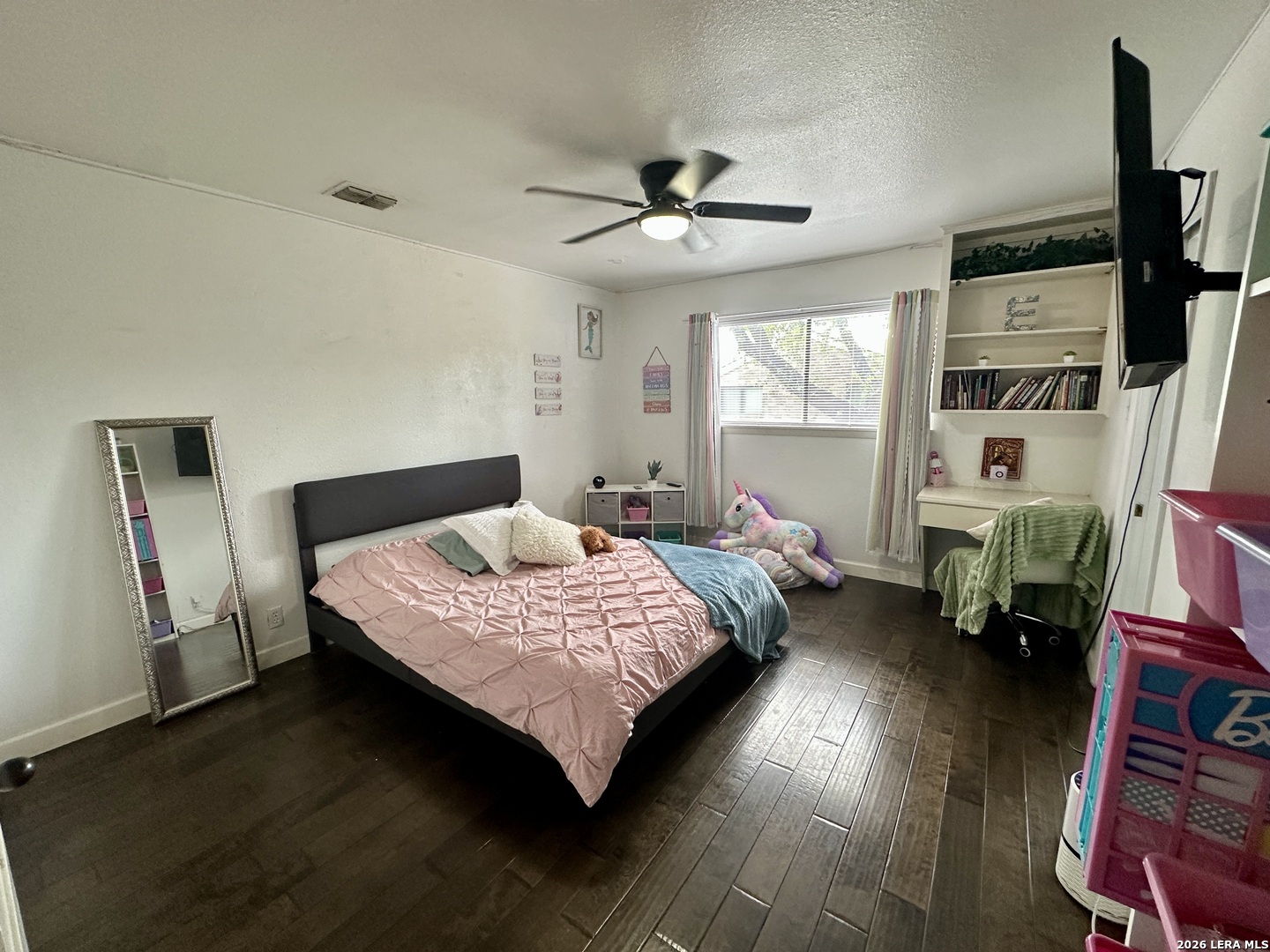 201 COUNTRY WOOD DR