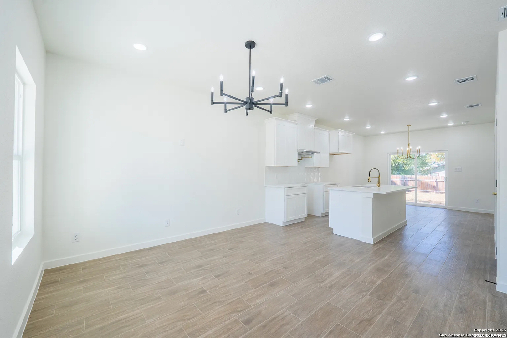 229 Colonial Ln