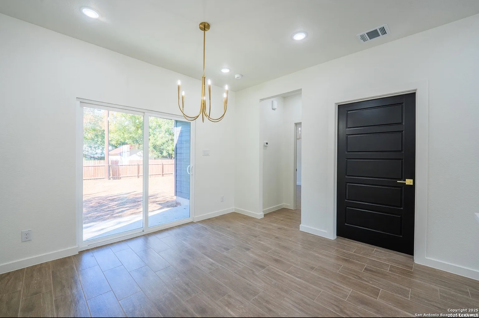 229 Colonial Ln