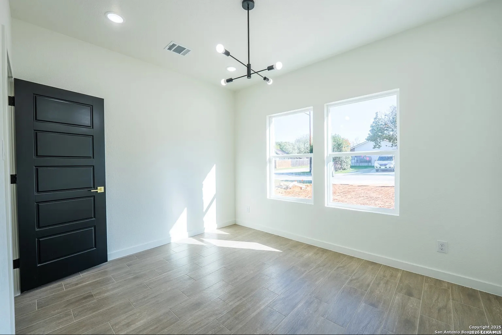 229 Colonial Ln