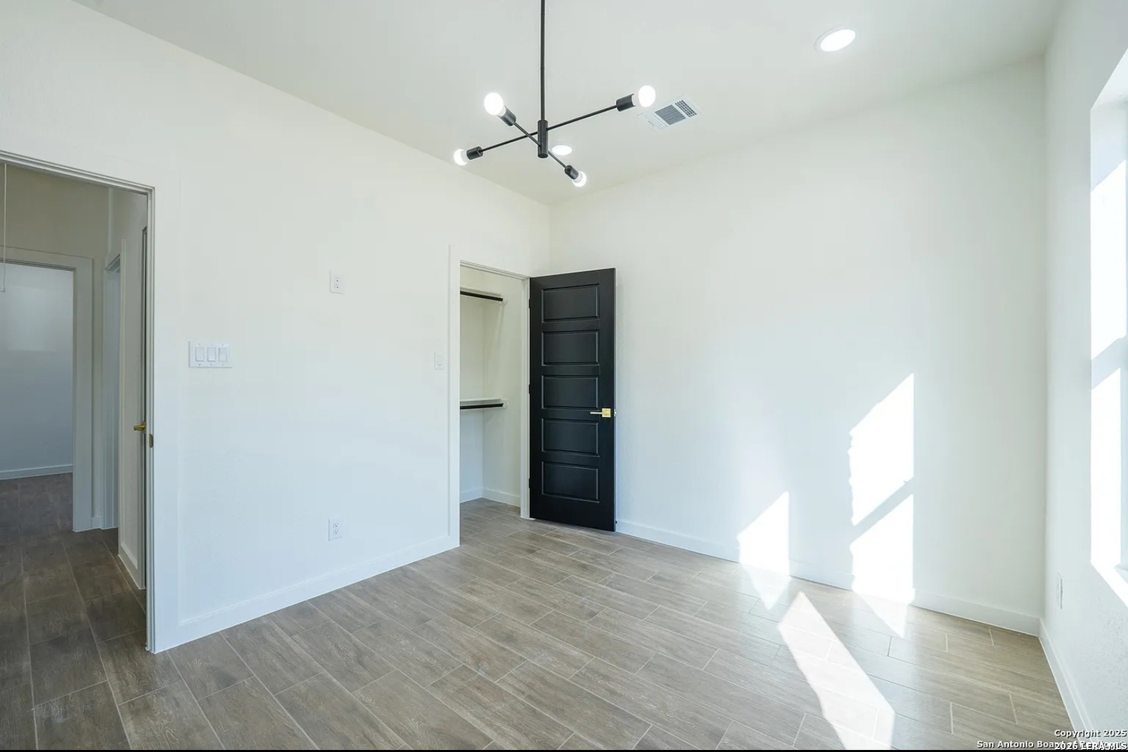229 Colonial Ln