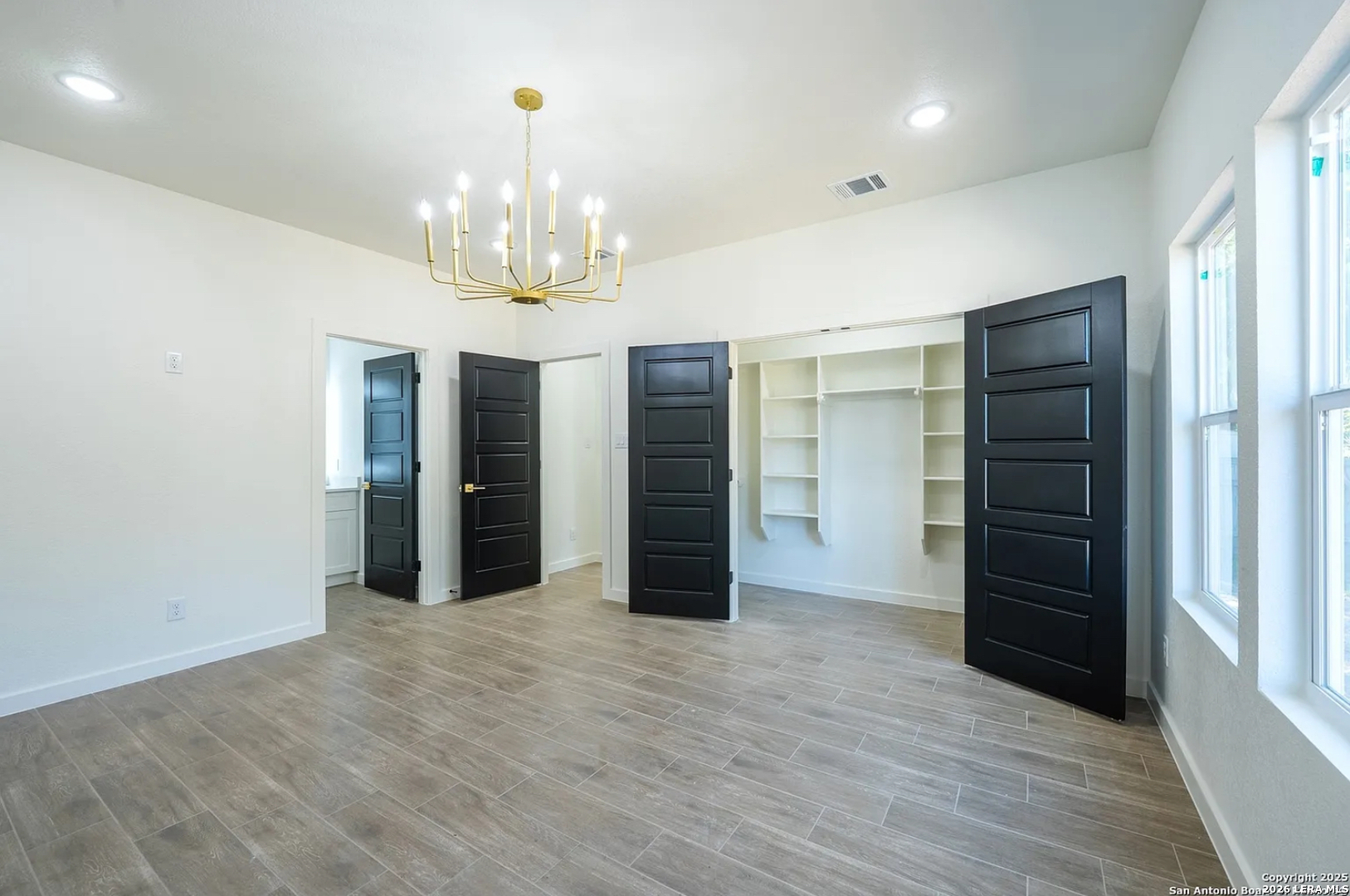 229 Colonial Ln