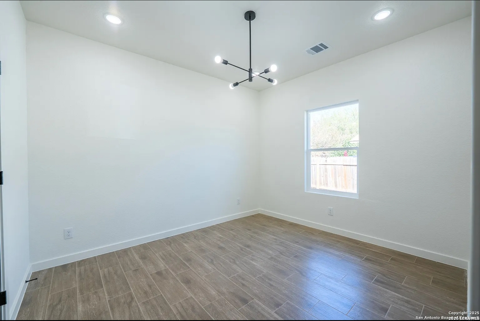 229 Colonial Ln