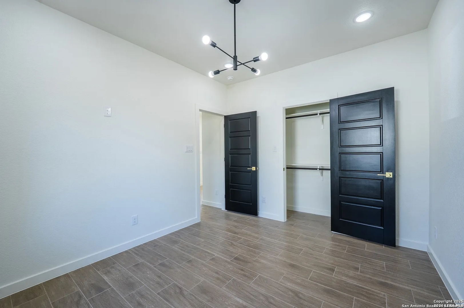 229 Colonial Ln