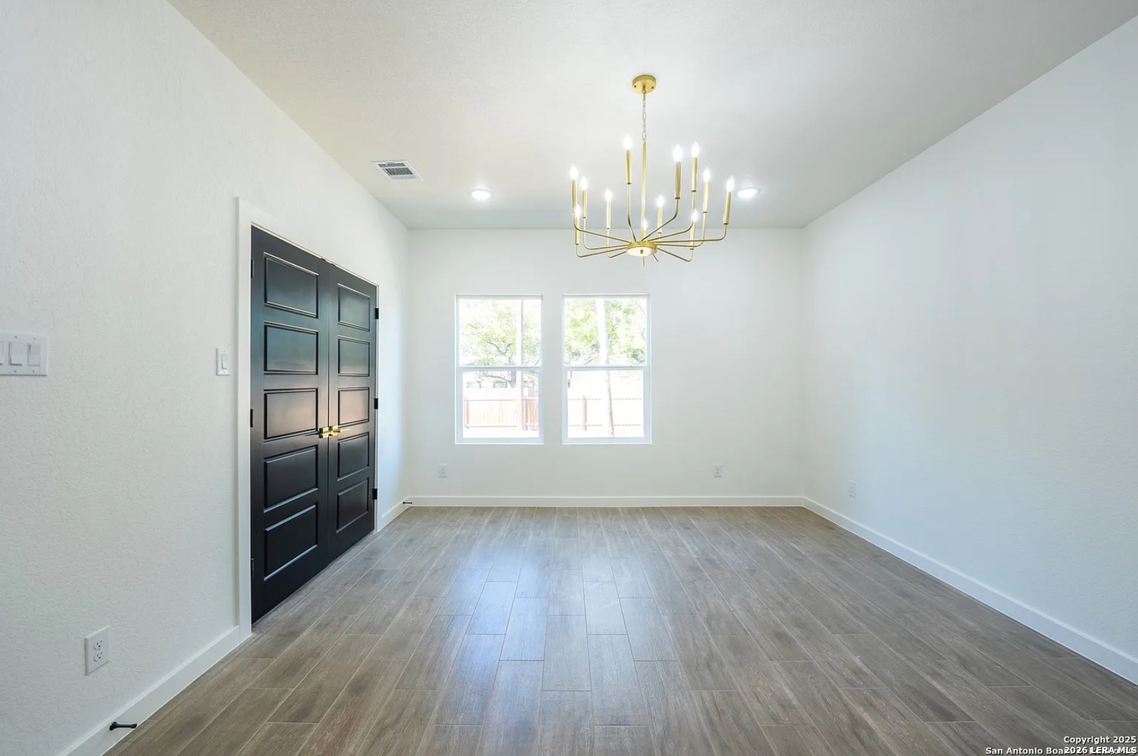 229 Colonial Ln
