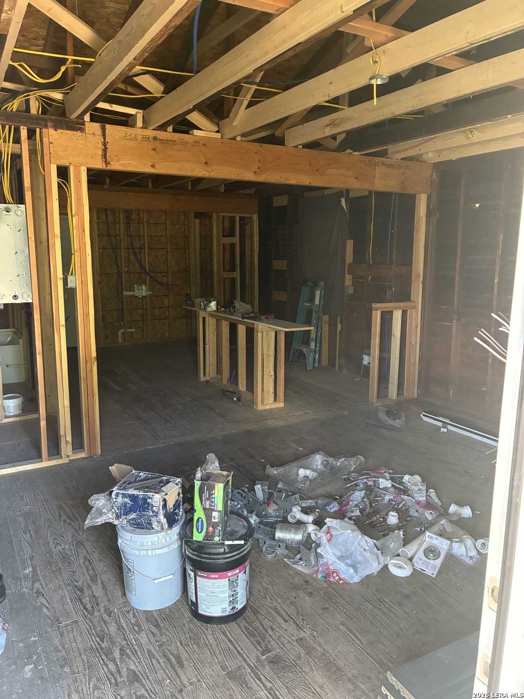 902 AARON PL