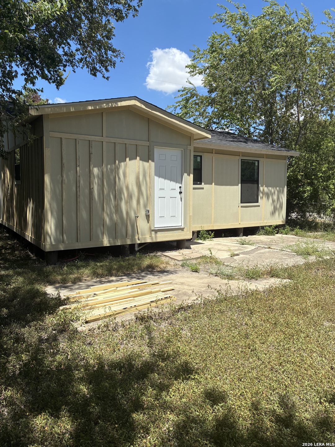 902 AARON PL