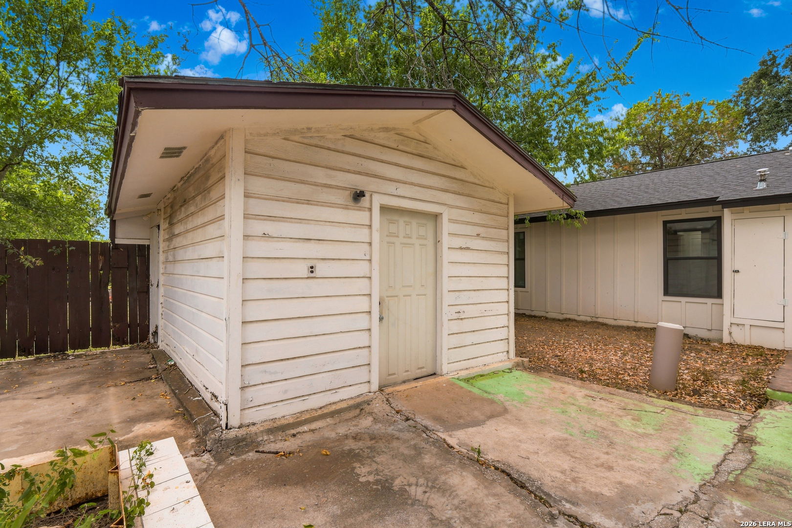 1223 W Mally Blvd