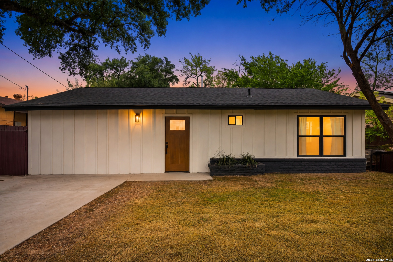 1223 W Mally Blvd
