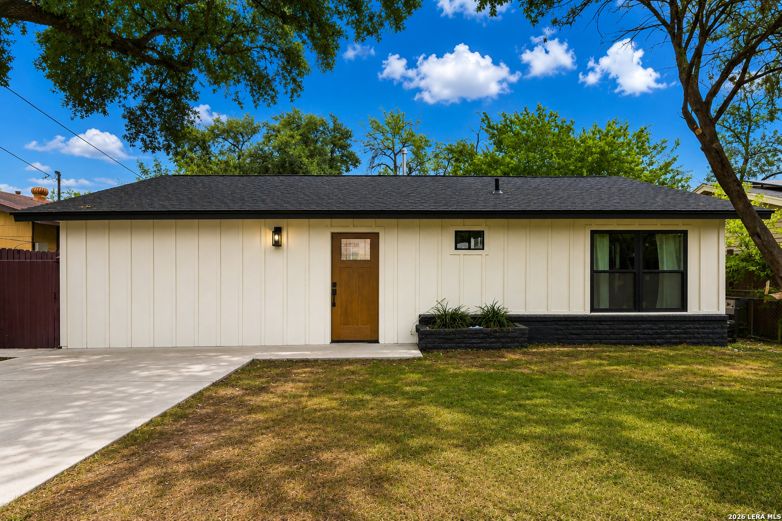 1223 W Mally Blvd