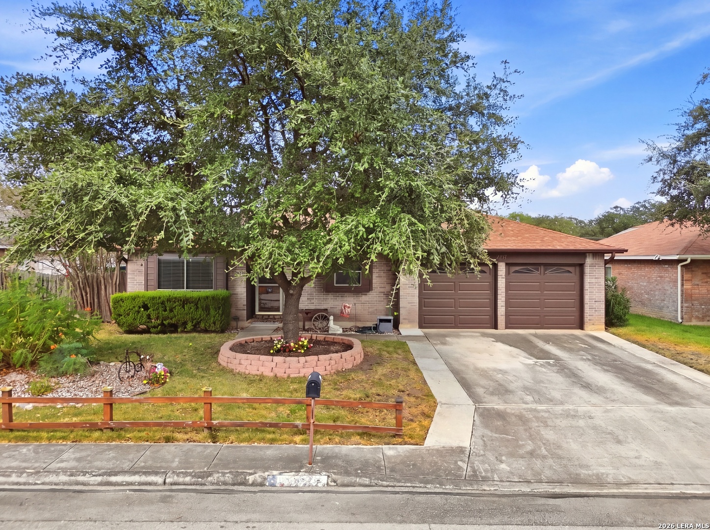 2747 KNOLL TREE ST